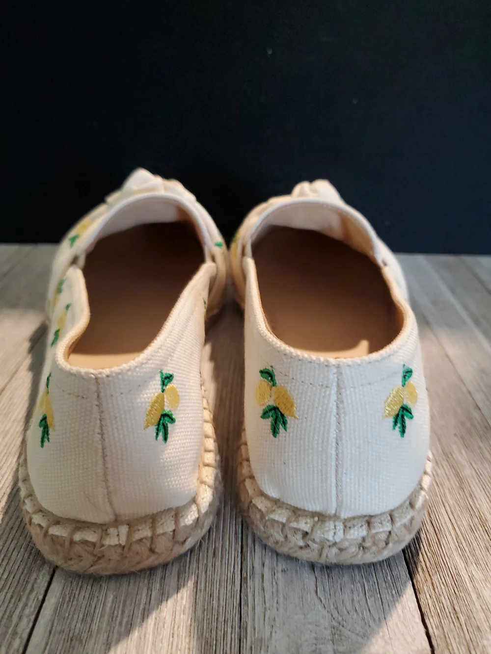 TALBOTS Women’s Cream Espadrille Flats with Yellow Lemon Embroidery Size 7M